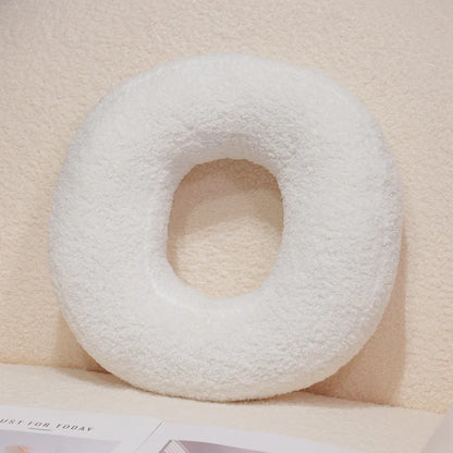 Coussin en peluche en forme de lettre de l'alphabet