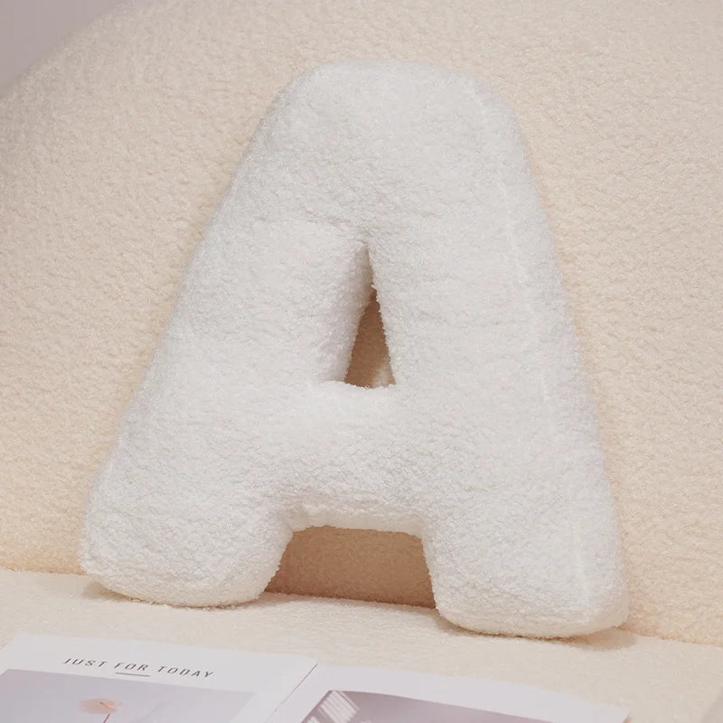 Coussin en peluche en forme de lettre de l'alphabet