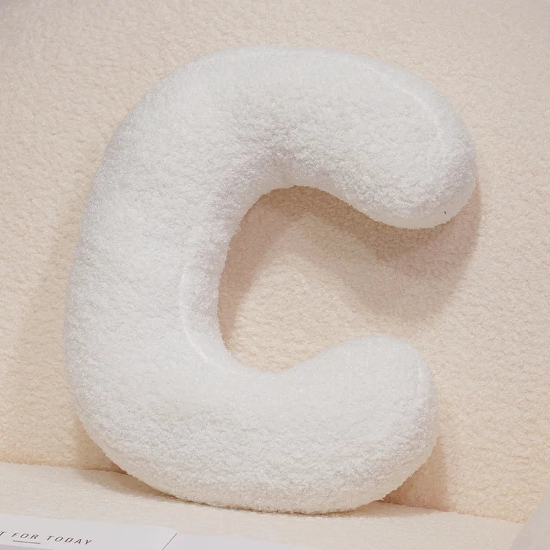 Coussin en peluche en forme de lettre de l'alphabet