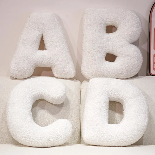 Coussin en peluche en forme de lettre de l'alphabet